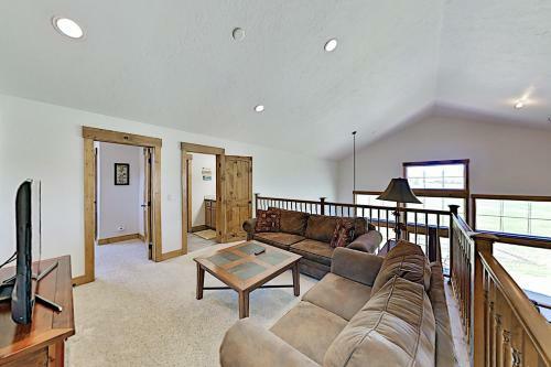 New Listing! Upscale Home On Grand Elk Fairway Home