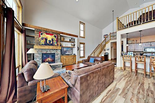 New Listing! Upscale Home On Grand Elk Fairway Home