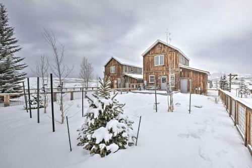 Cozy Granby Home With Deck Less Than 3 Mi To Ski And Golf