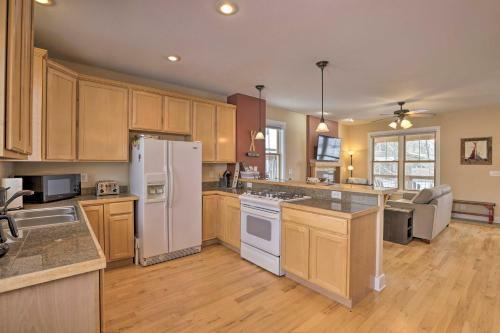 Cozy Granby Home With Deck Less Than 3 Mi To Ski And Golf