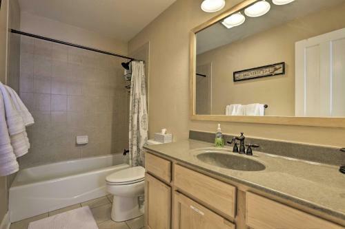 Cozy Granby Home With Deck Less Than 3 Mi To Ski And Golf