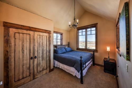 Saddle Ridge Lodge