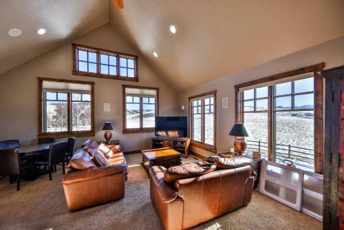Saddle Ridge Lodge