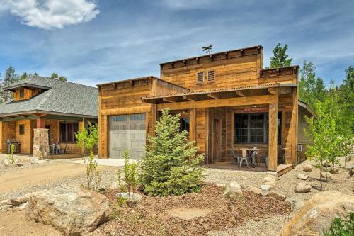 Updated Western Cabin Just 2 Blocks To Grand Lake!