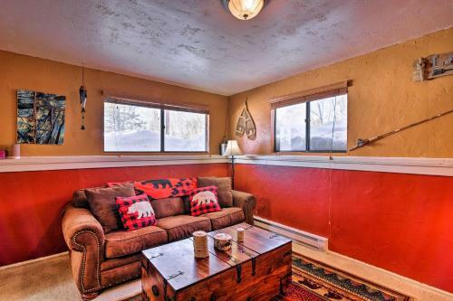 Rocky Mtn Retreat With Balcony, Fire Pit And Grill!