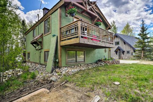 Rocky Mtn Retreat With Balcony, Fire Pit And Grill!