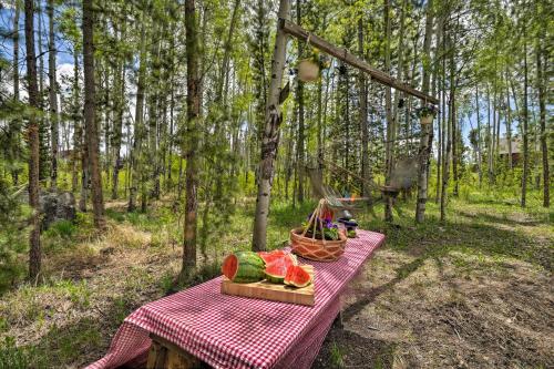Rocky Mtn Retreat With Balcony, Fire Pit And Grill!