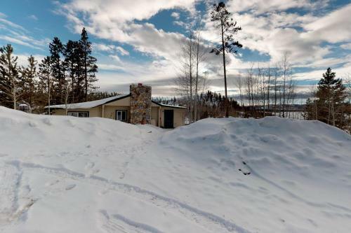 Grand Lake Cabin Escape