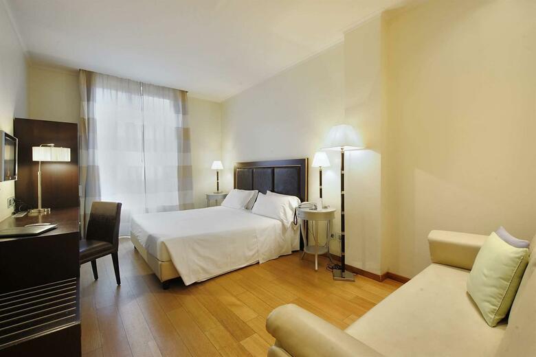 Hotel Canada(.)