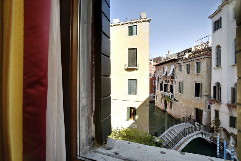 Hotel Don� Palace
