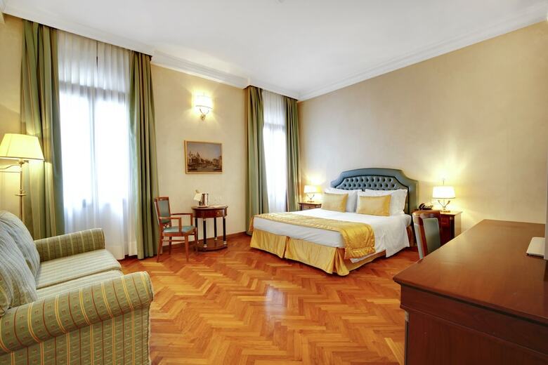 Hotel Don� Palace