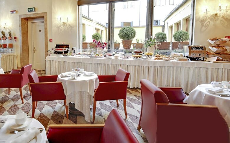 Hotel Don� Palace