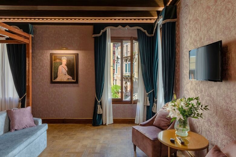 Hotel Don� Palace