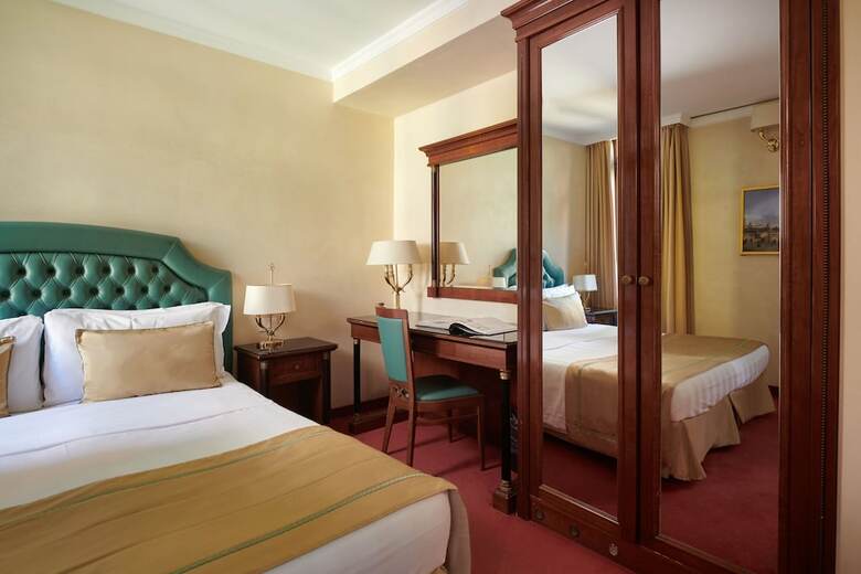 Hotel Don� Palace