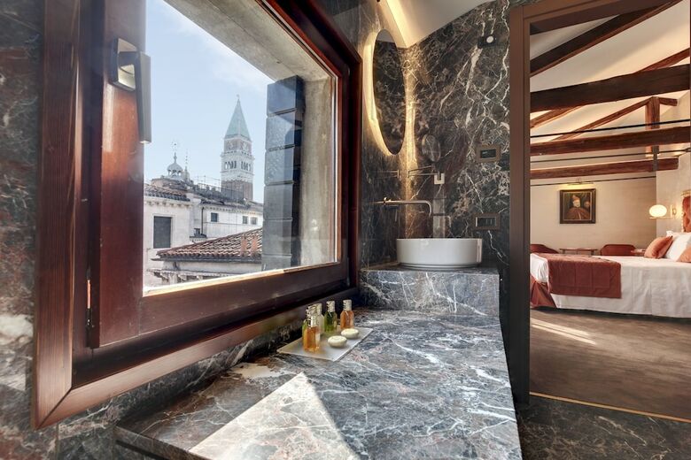Hotel Don� Palace