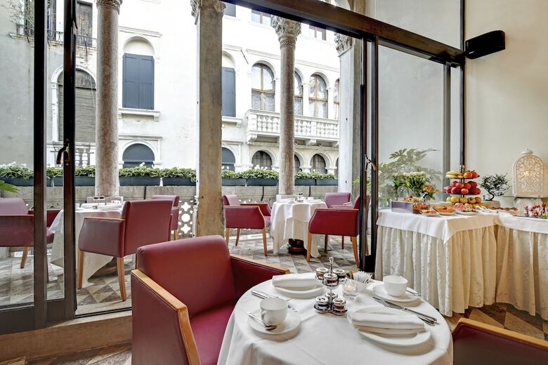 Hotel Don� Palace