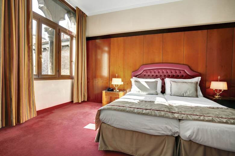 Hotel Don� Palace