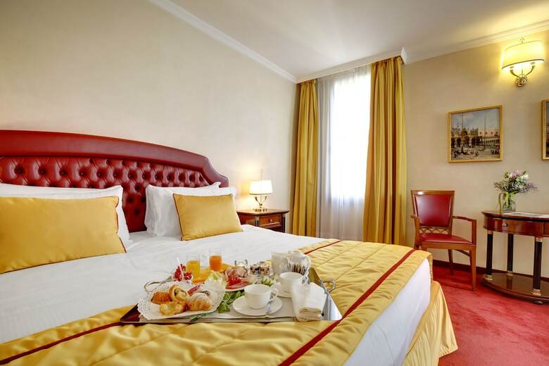 Hotel Don� Palace