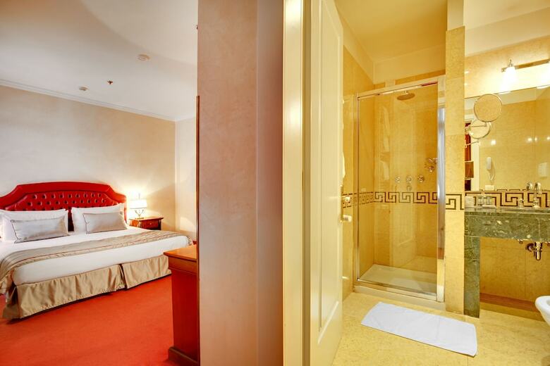 Hotel Don� Palace