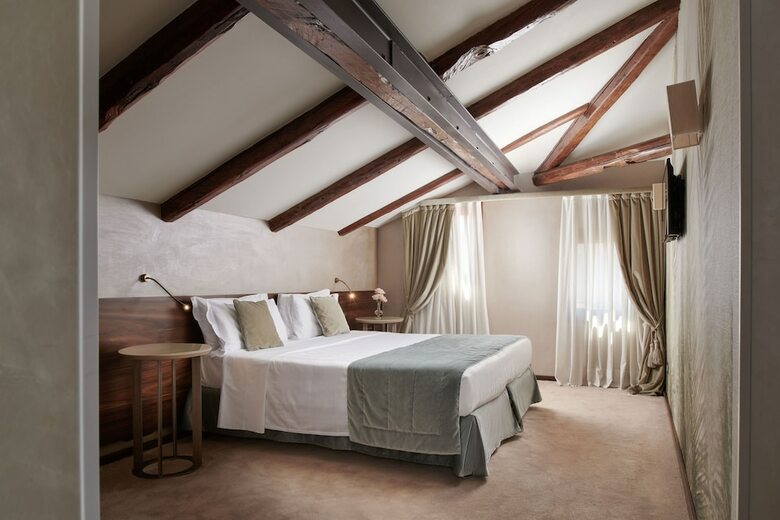 Hotel Don� Palace