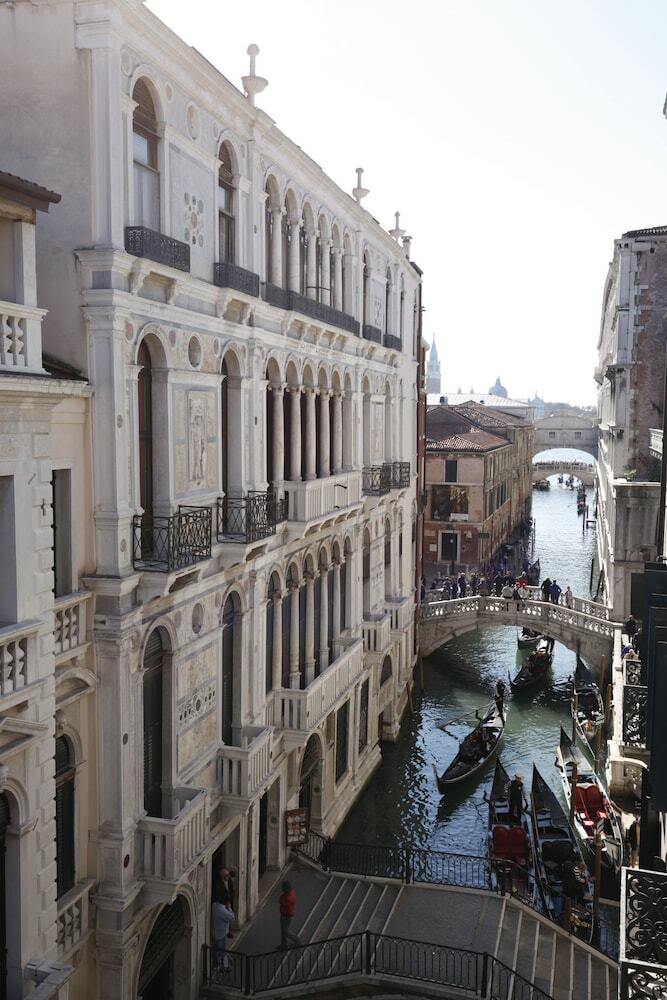Hotel Don� Palace