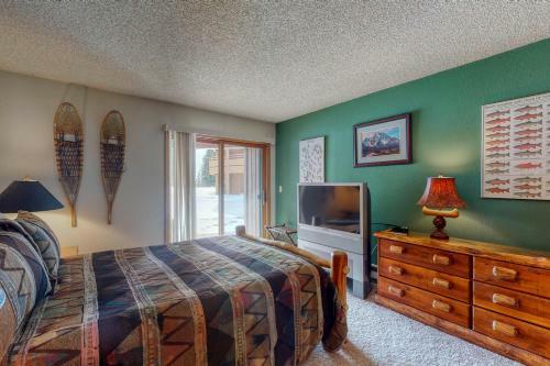 Lakefront Living