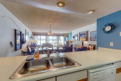 Lakefront Living