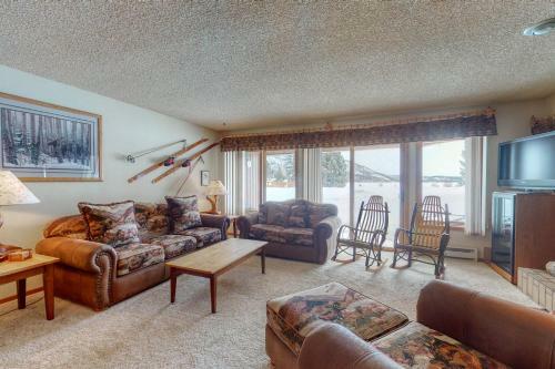 Lakefront Living