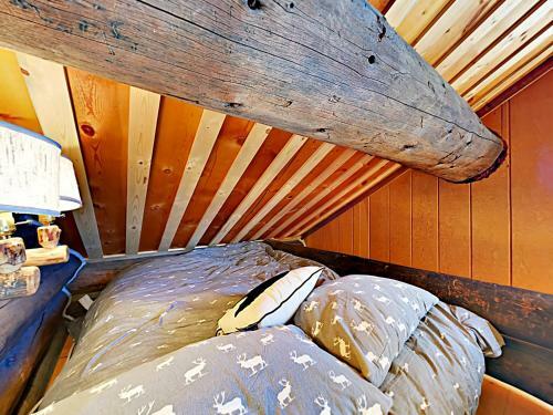 Secluded Mountain-view Log Cabin, Near Snow Trails Home