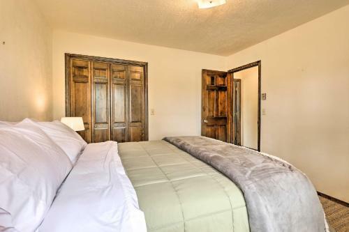 Rustic Cabin With Fireplace, 2 Mi To Grand Lake