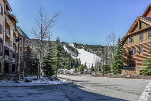 Red Hawk Lodge 2210
