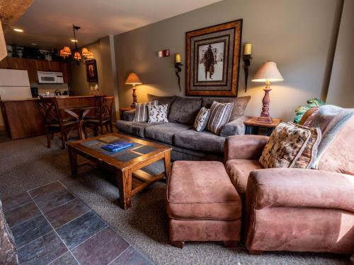 Red Hawk Lodge 2210