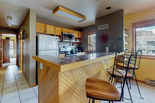 Liftside Condominiums 301