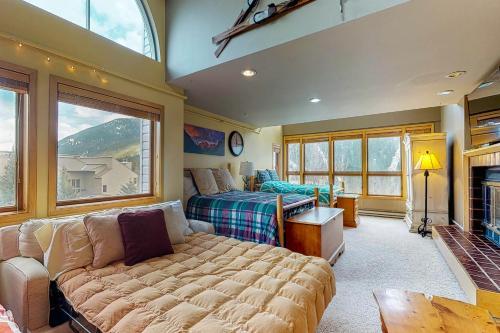 Liftside Condominiums 301