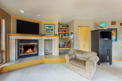 Liftside Condominiums 301