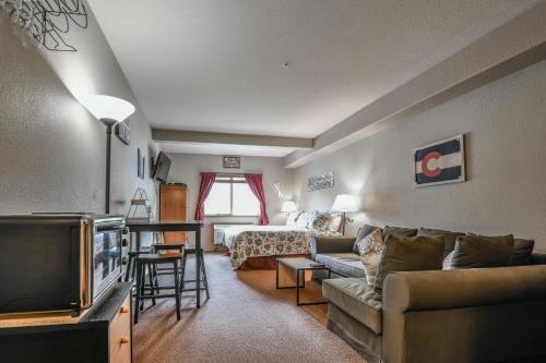 Gateway Lodge 5033