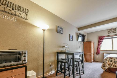 Gateway Lodge 5033