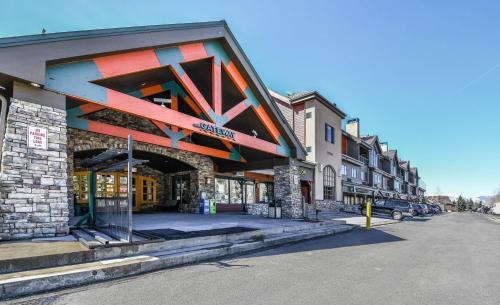 Gateway Lodge 5033
