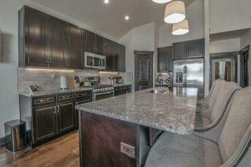 Alders 54 Outpost Dr