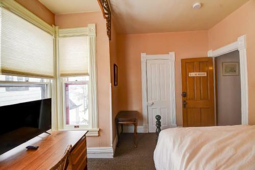 The Mayor's Escape Manor - Access The Great Outdoors!