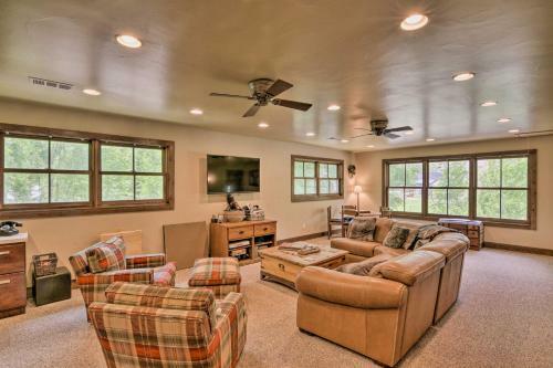Riverfront House With Fire Pit, Deck And Bbq!