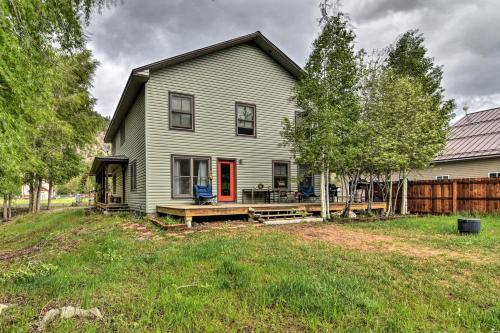Riverfront House With Fire Pit, Deck And Bbq!