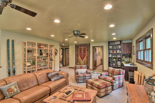 Riverfront House With Fire Pit, Deck And Bbq!