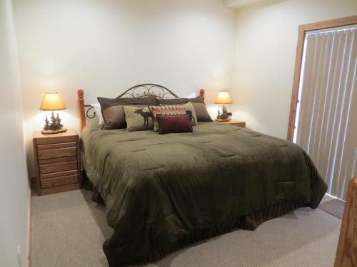 Crested Mtn North #l1 (Condos And Townhomes)