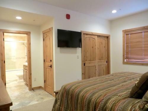 Crested Mtn North #l1 (Condos And Townhomes)