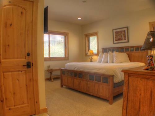 Crested Mtn North #l1 (Condos And Townhomes)