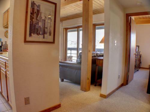 Wood Creek #404 (Condos And Townhomes)