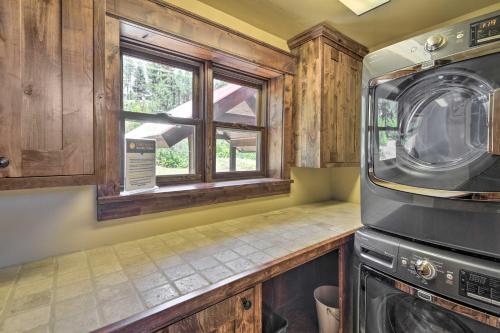 High-end Mountain Chalet With 2 Master Suites And Deck