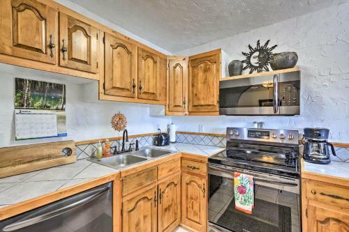Secluded Home With Patio And Views - 1mi To Vineyards