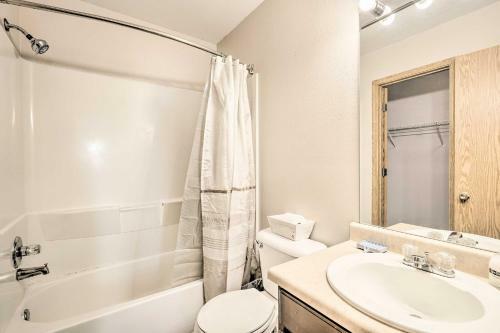 Airy Pueblo Pad Less Than 5 Mi To Arkansas Riverwalk!